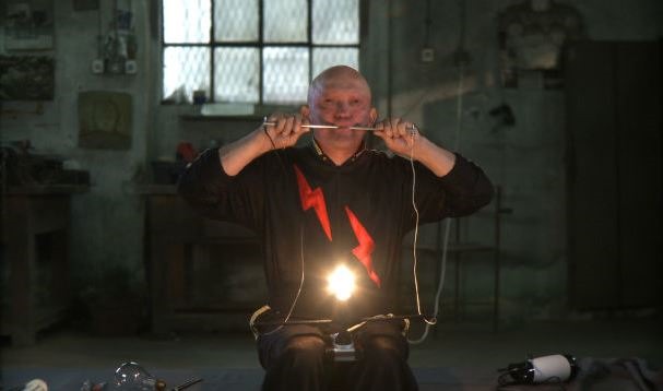 a man passing electricity through his body