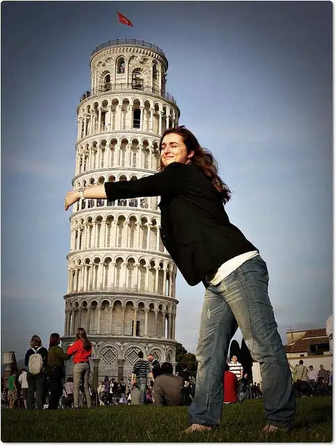 forced perspective photo of Pisa