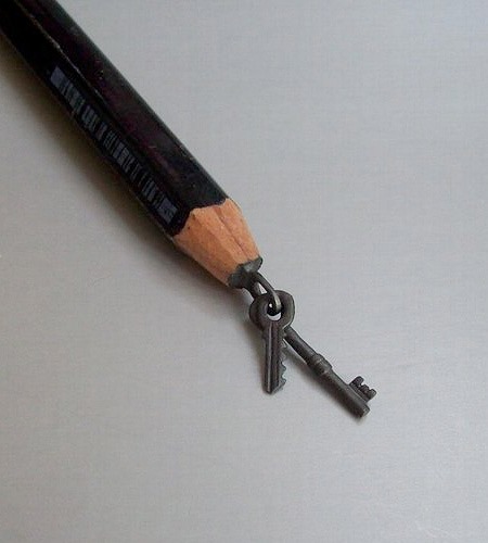keys carved pencil head_1
