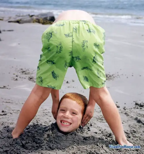 Headless fun photo idea at beach
