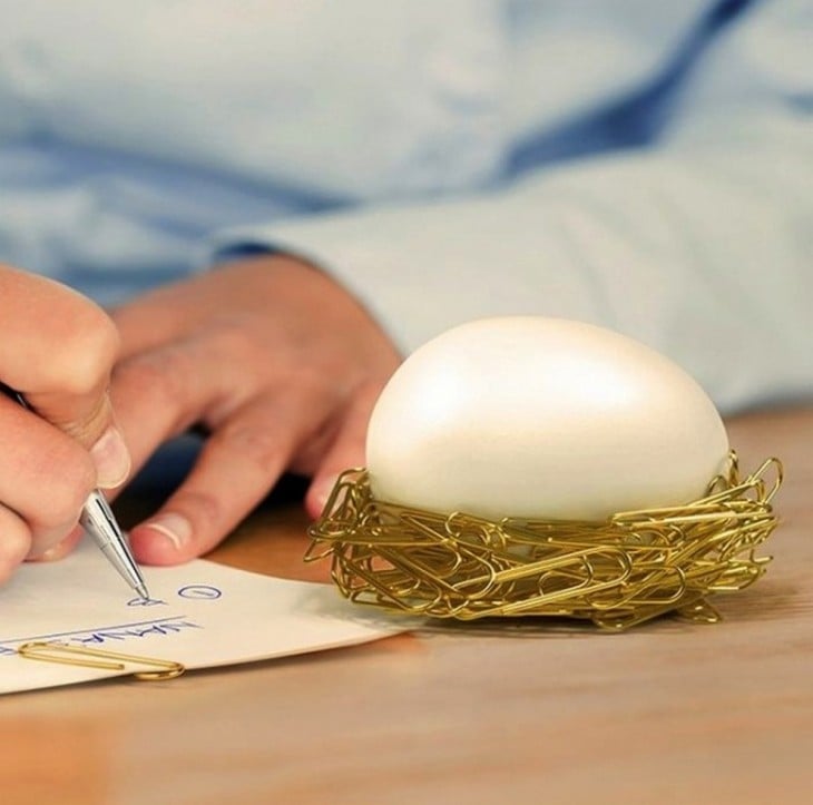 Magnetic Egg Forming A Nest With Paper Clips 