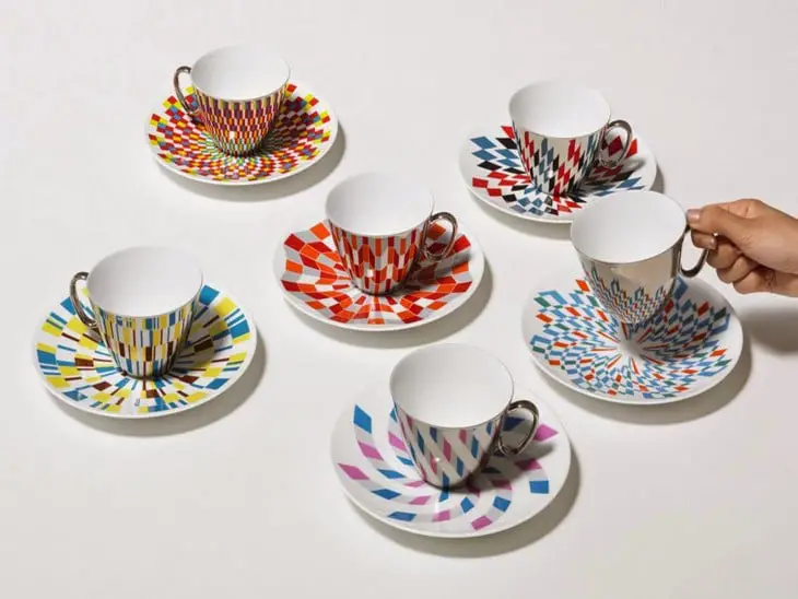 Tea Set That Creates Optical Illusions 