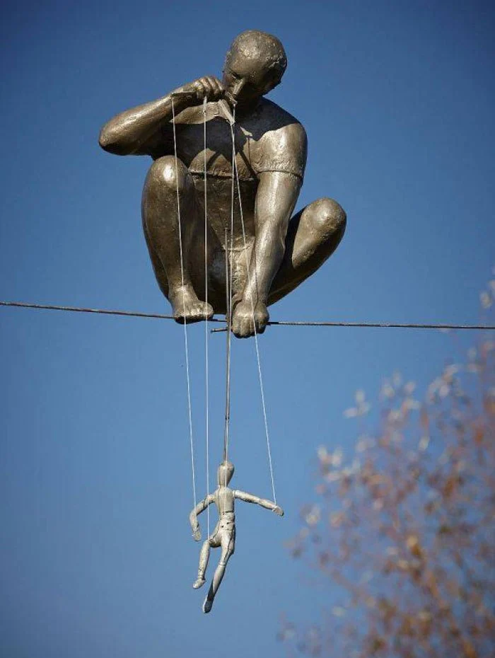 The Puppeteer Gravity Defying Sculpture – Jerzy Kedziora And Ann Norton
