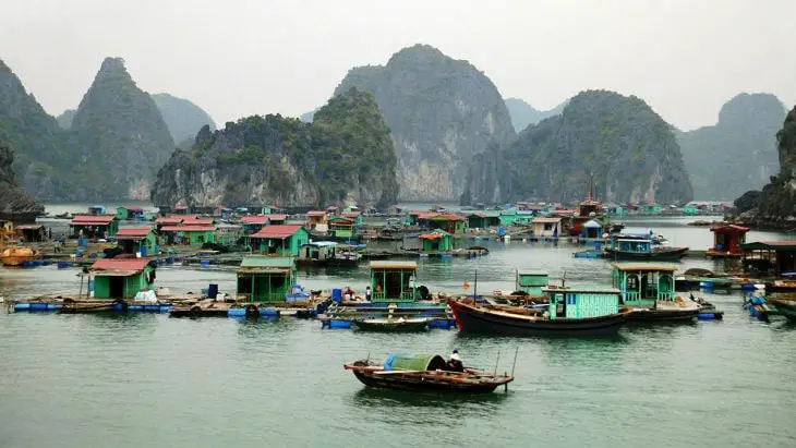 Amazing Places on Earth, Floating Villages
