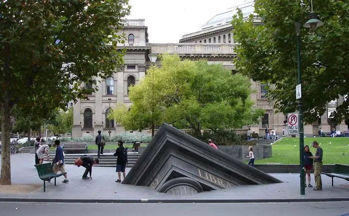 Building collapsing outside the statuary library, Melbourne Australia