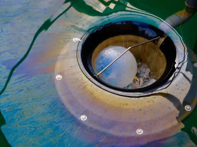 Container to clean the ocean