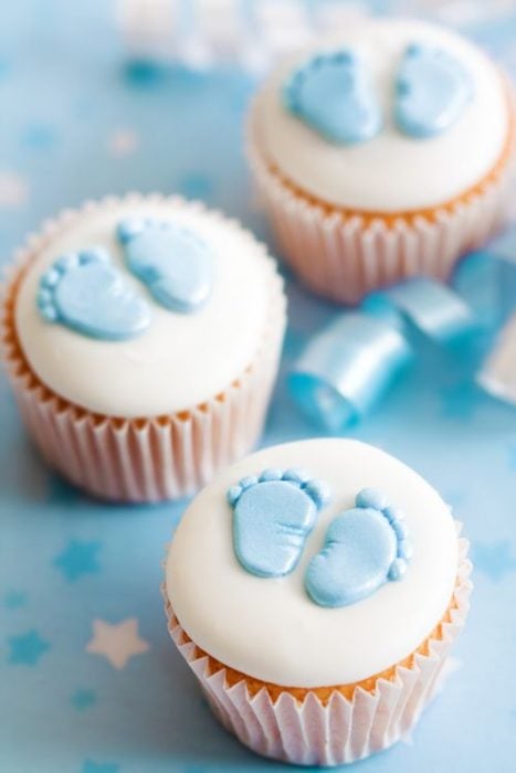 Cupckaes with baby feet
