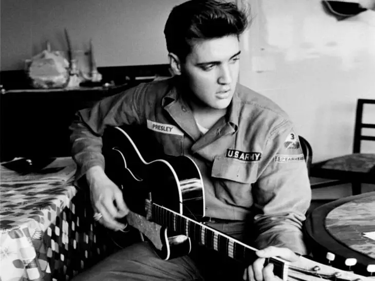 ELVIS PRESLEY
