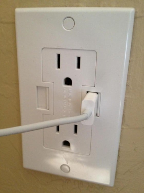 Electrical contact with USB port