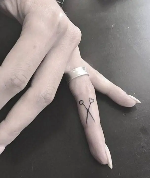 Fingers Tattoo For Professionals