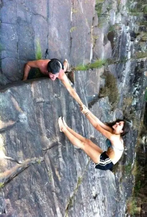 Funny photos with friends with a twist in angle