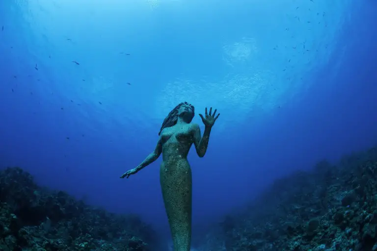 Mermaid Statue Weighing 275 Kilos In The Sea Of Cancun, Mexico