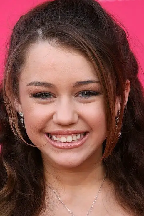 Miley Cyrus Ungroomed Teeth