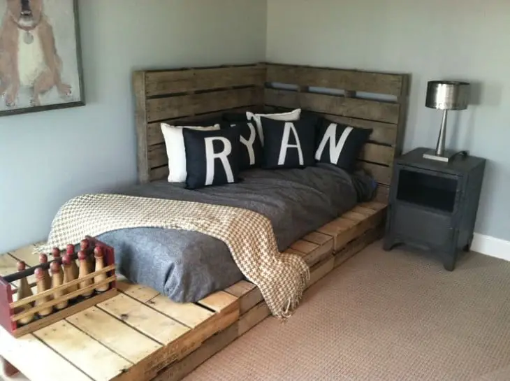 Room with pallets