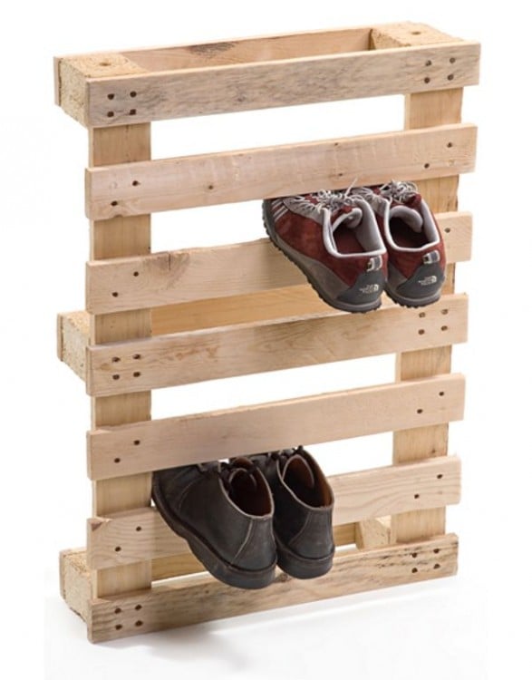 Shoe Holding Rack Made of DIY Pallets