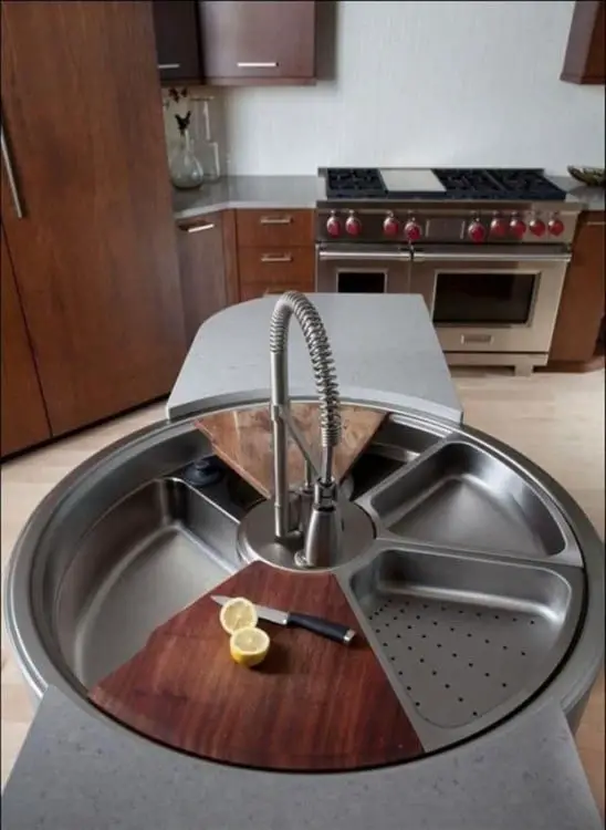 Swivel kitchen sink including colander and chopping board 