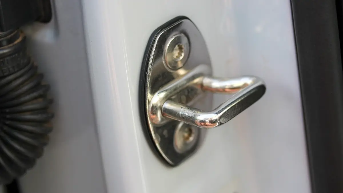 The car door hook, a little-known but nevertheless very practical accessory