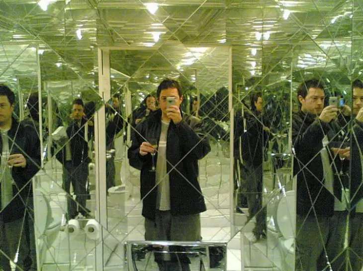 The most amazing bathrooms (with mirrors)