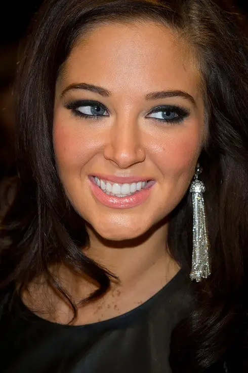 Tulisa with white teeth