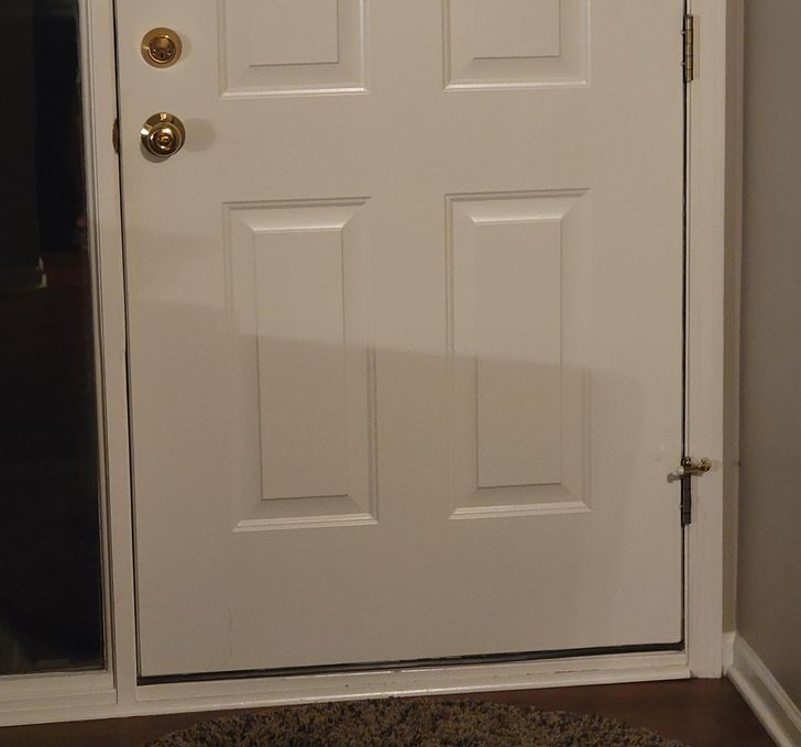Optical Illusion Of A Door Where It Seems To Be Experiencing A Slight Bug