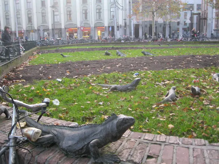 picturesque statues in Amsterdam, the Iguanas