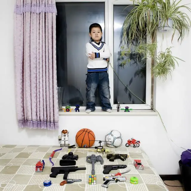 Children's Toys World - Gabriele Galimberti (20)