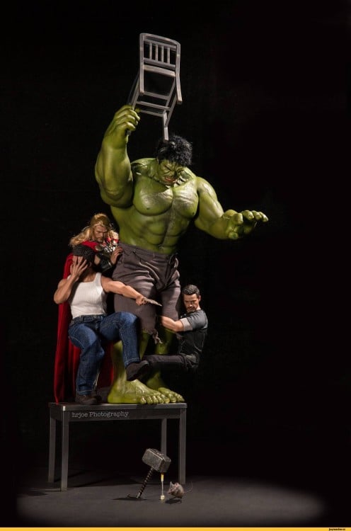 Hulk in Edy Hardjo's tongue-in-cheek version. Throwing a chair at a mouse