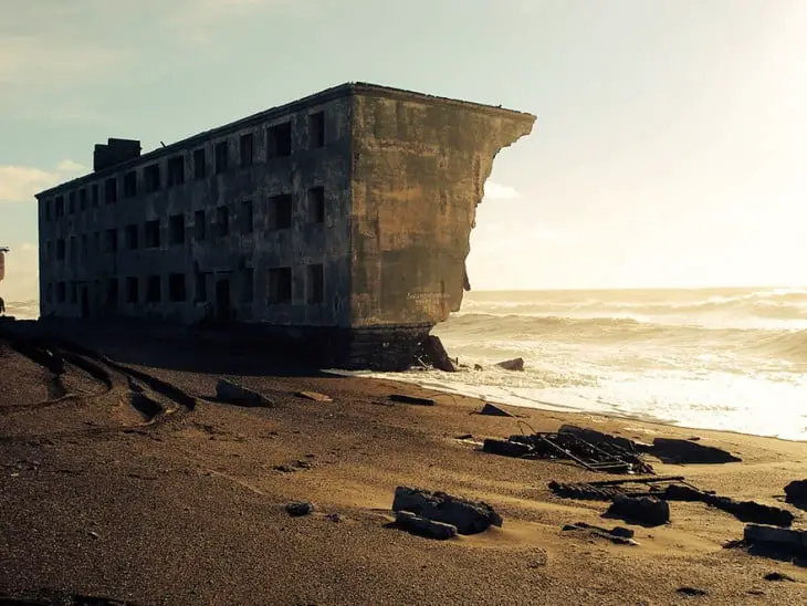 Building destroyed by the sea
