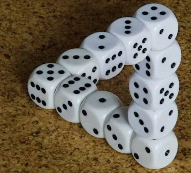 Dice lying down or standing
