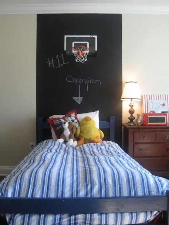 Father decorates his son's room in the shape of a basketball court
