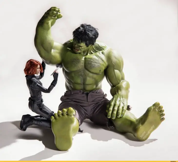 Hulk waxing in an ironic version of Edy Hardjo.