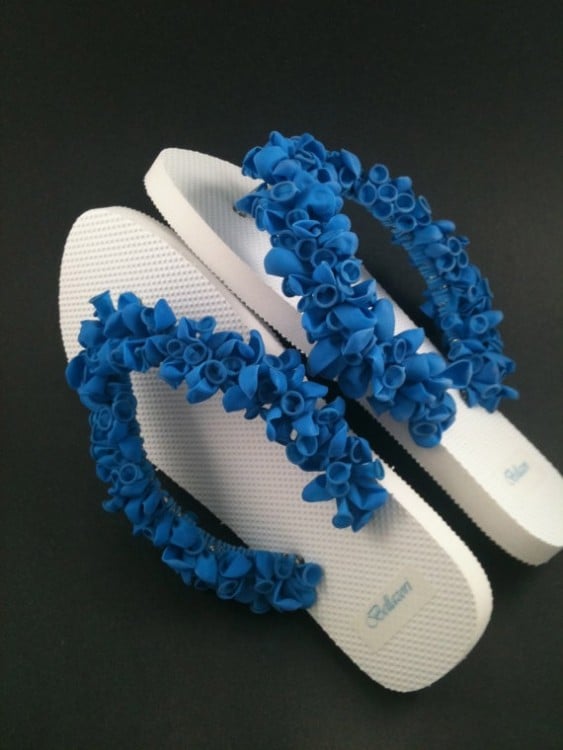 Sandals decorated with balloons 