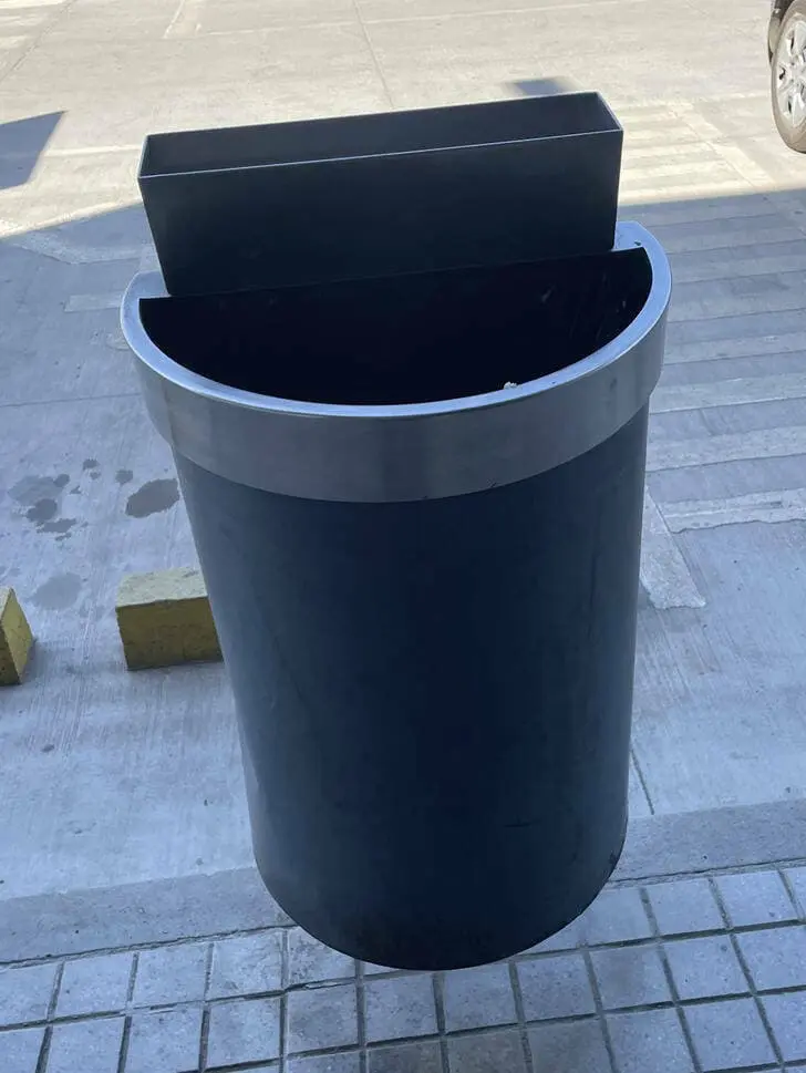 Floating trash can