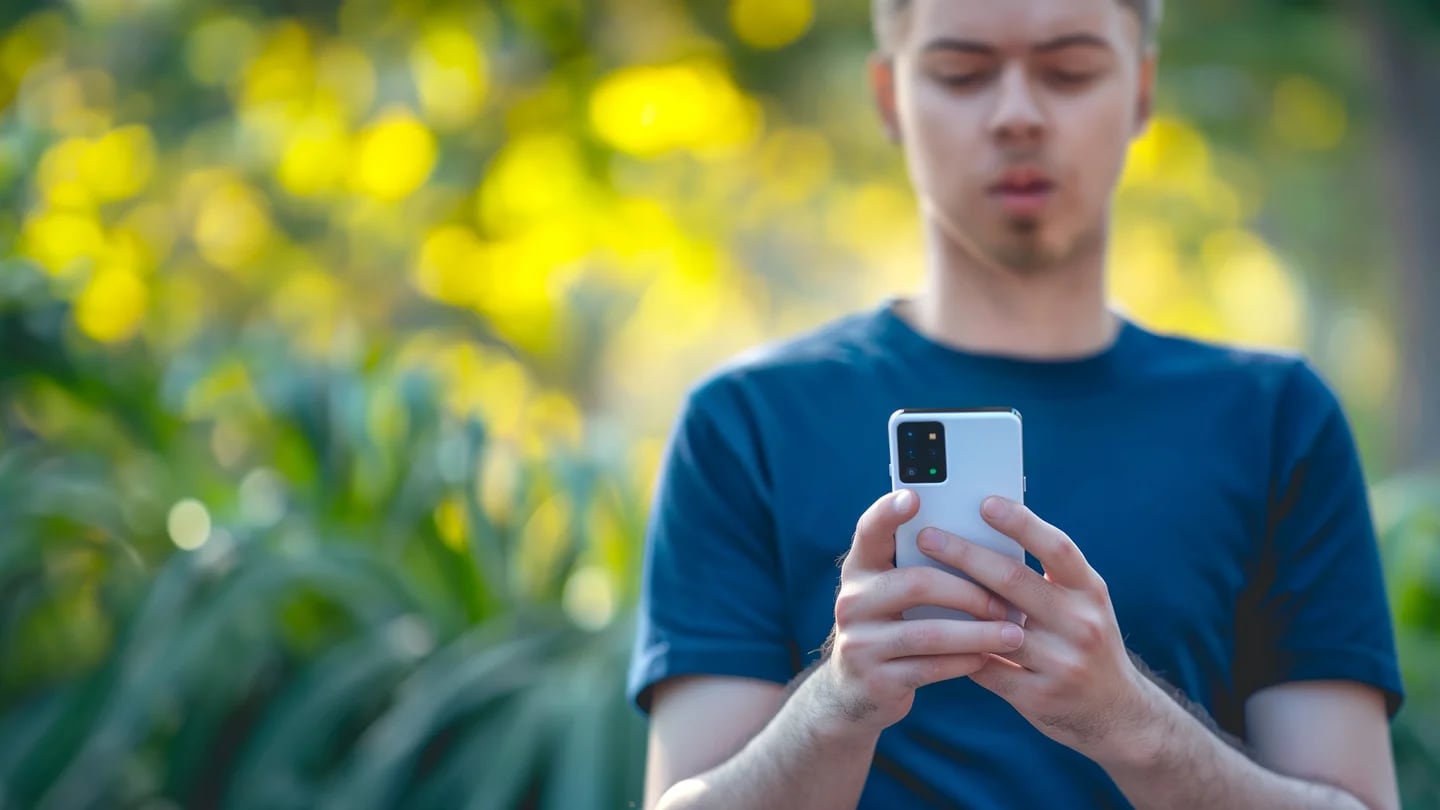 An Old Cell Phone Is Useful If It Is Still Charged And Its Operation Is Optimal For Most Functions