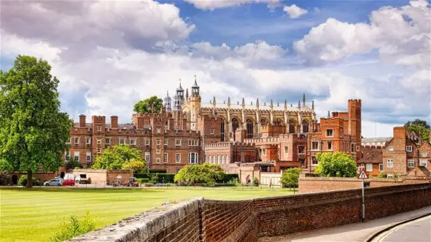 Students At This Institute Will Be Forced To Exchange Their Smartphones For Old Nokia Mobiles